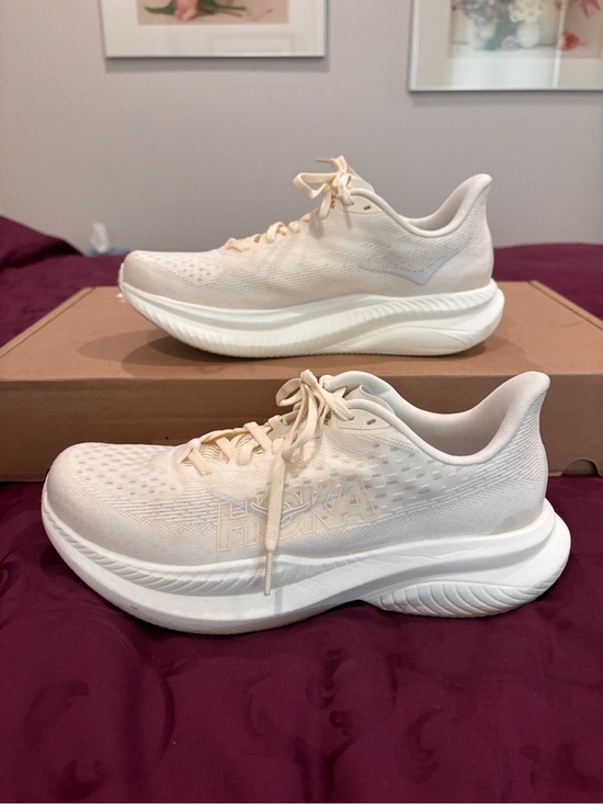 Hoka Shoes - Hoka Mach 6 Running Shoes — Pale Cream Lightweight Trainer women’s 9b